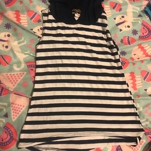 A T-shirt & hoodie sleeveless